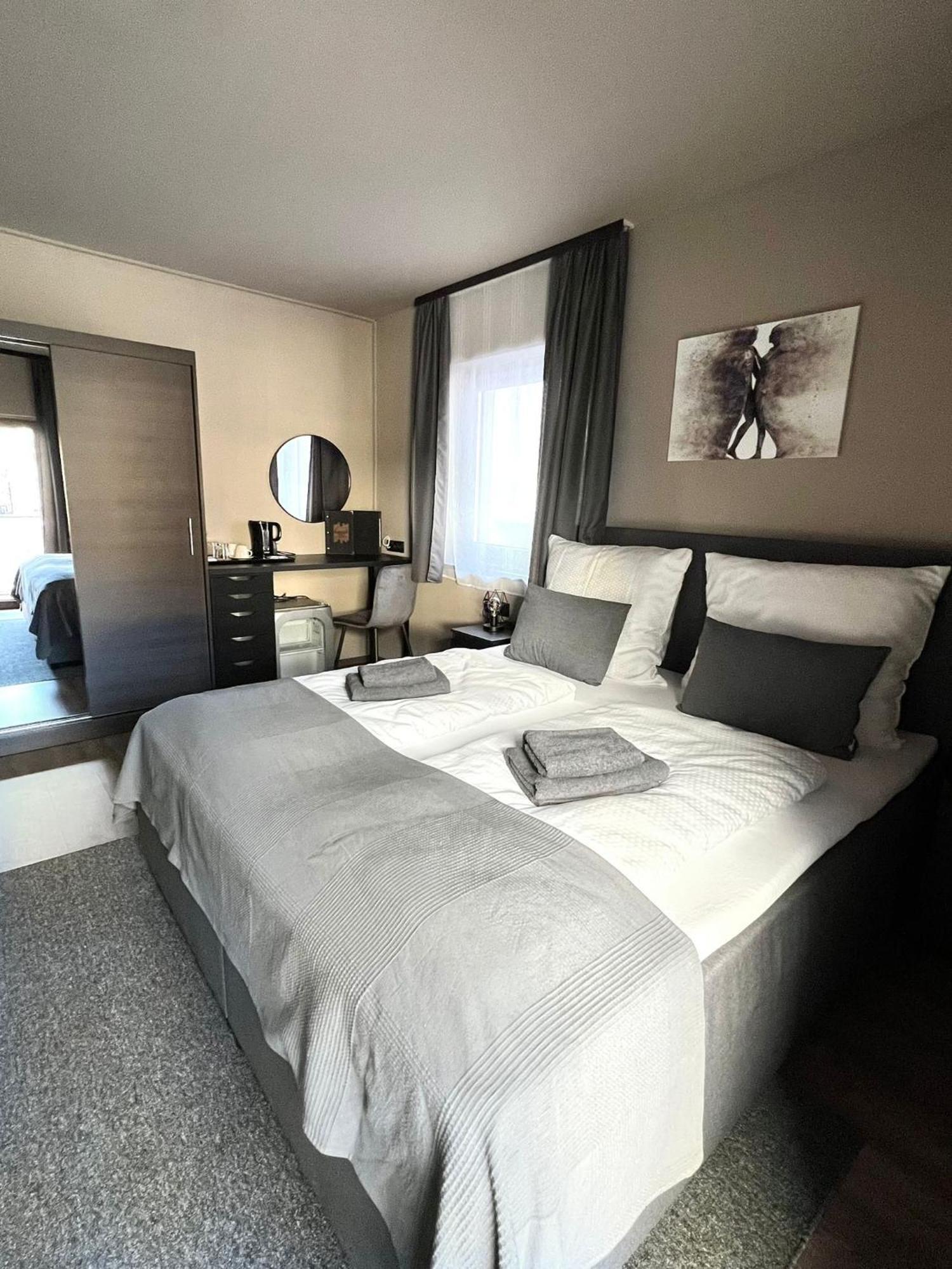 The Steakhouse - Guest Rooms 상트조한임퐁가우 외부 사진