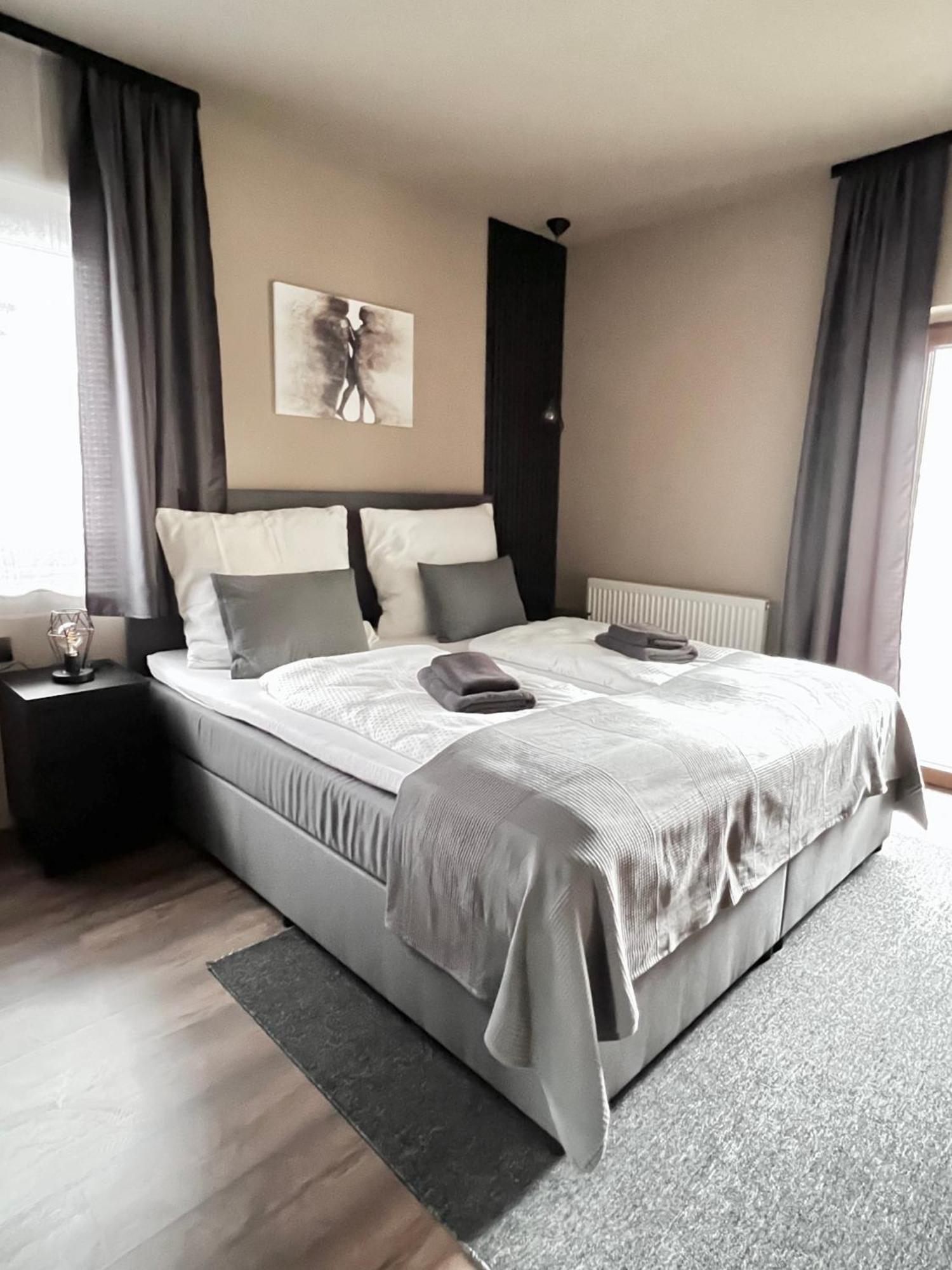 The Steakhouse - Guest Rooms 상트조한임퐁가우 외부 사진